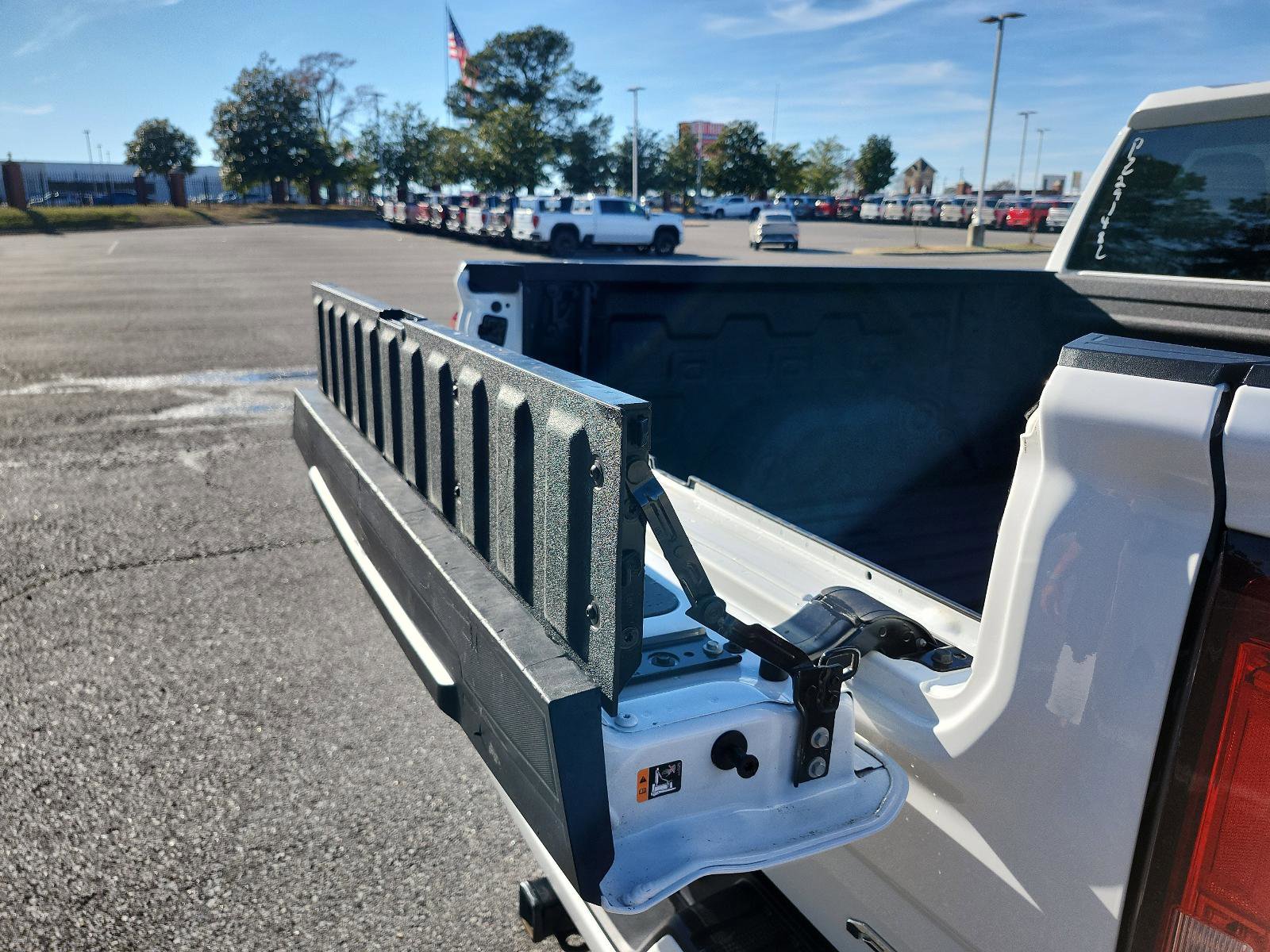 Certified 2023 GMC Sierra 1500 AT4 w/ AT4 Premium Package image 13