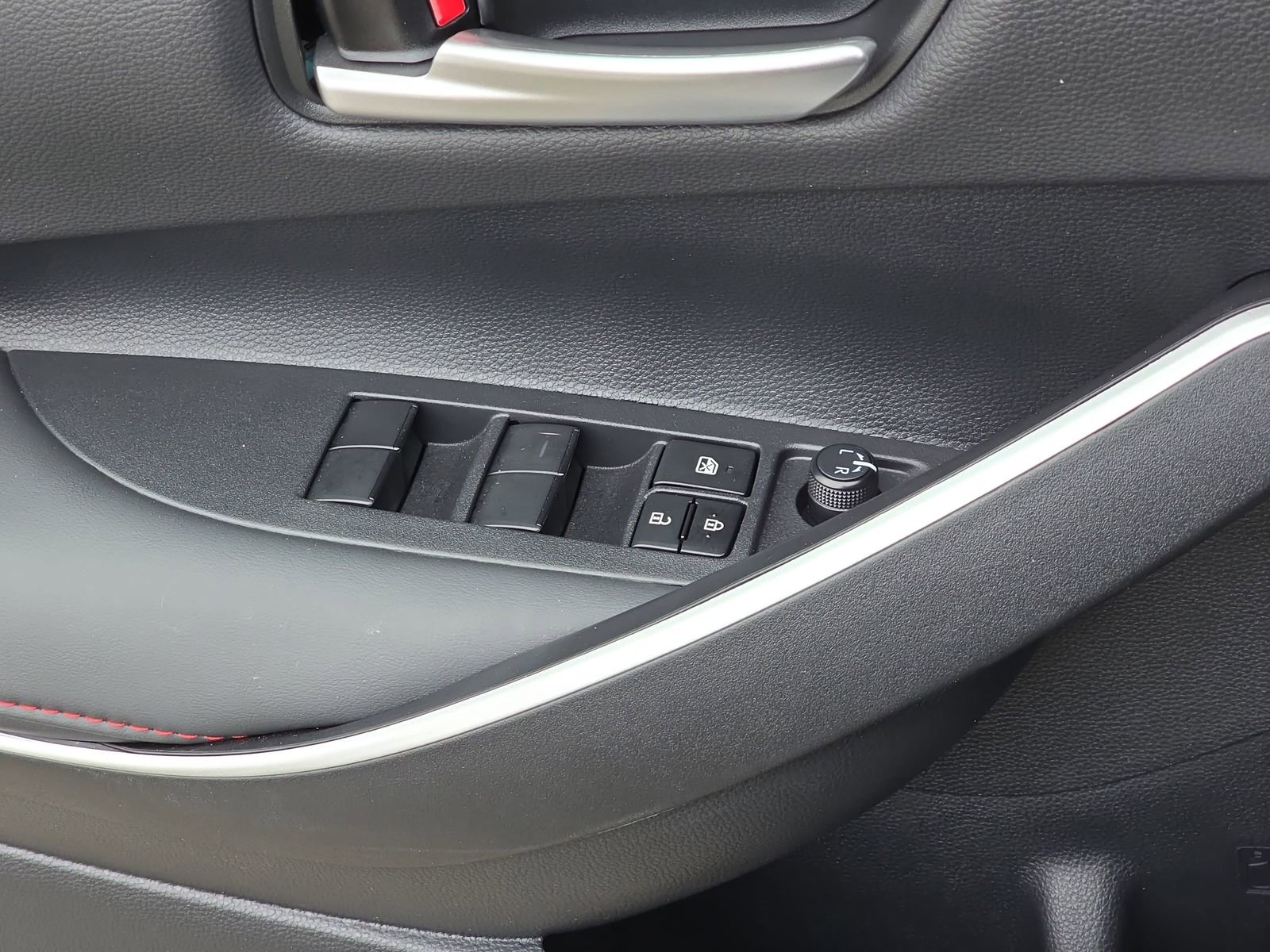 Used 2025 Toyota Corolla SE image 34