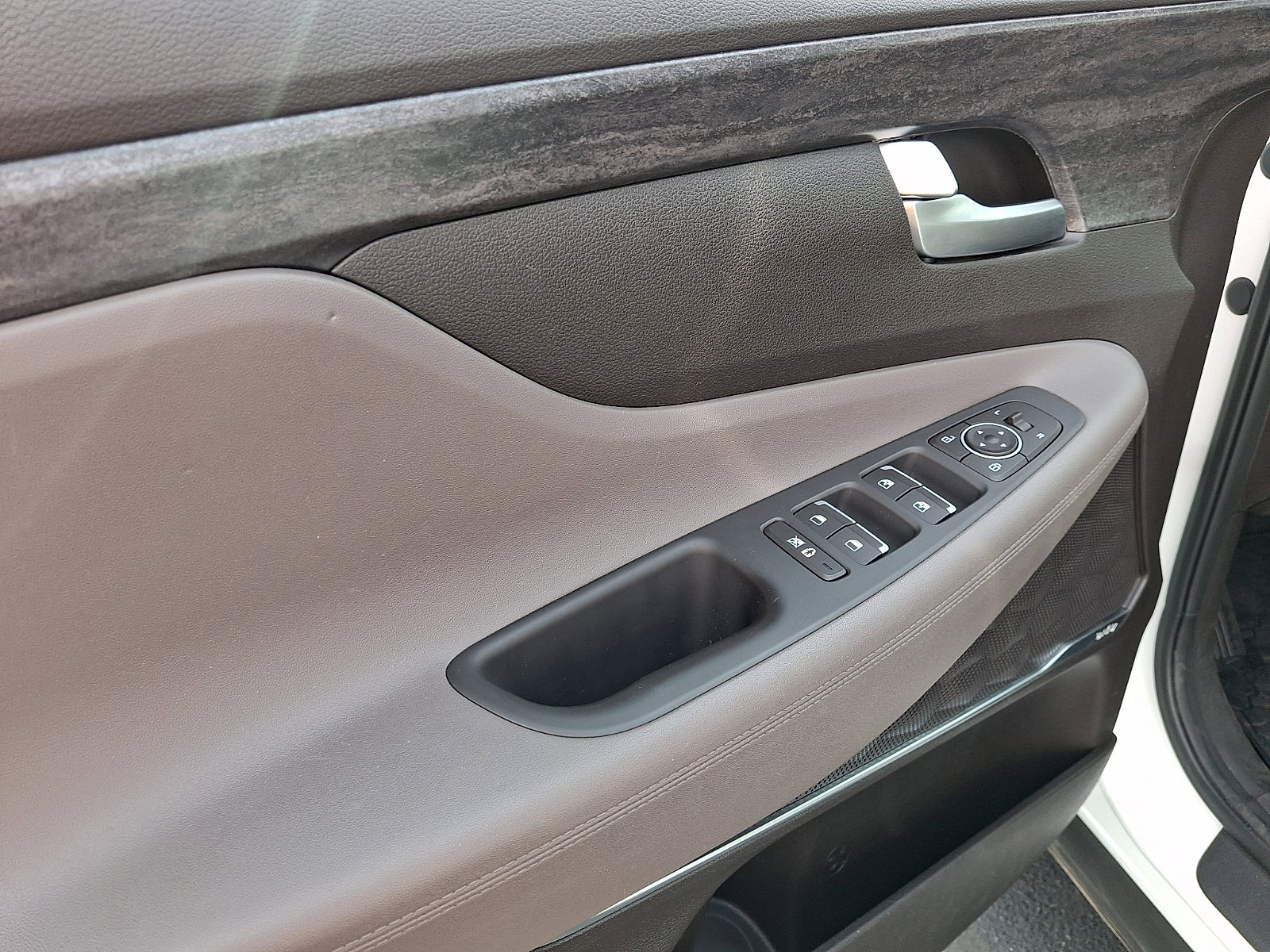 Used 2019 Hyundai Santa Fe SEL AWD/4WD image 12