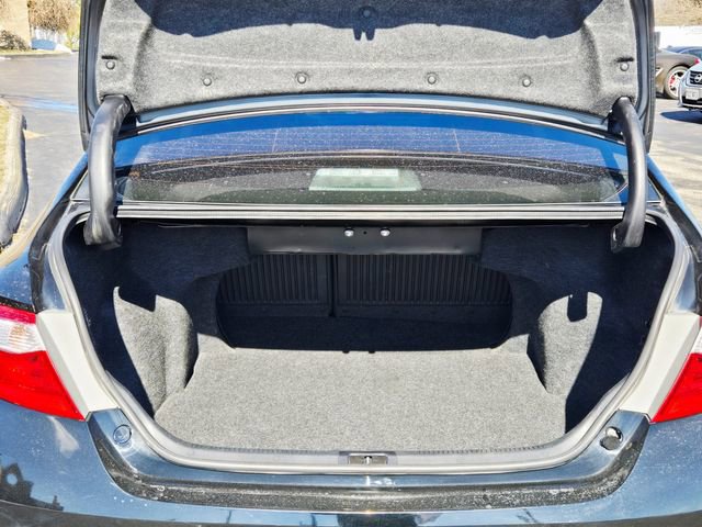 Used 2015 Toyota Camry SE image 9
