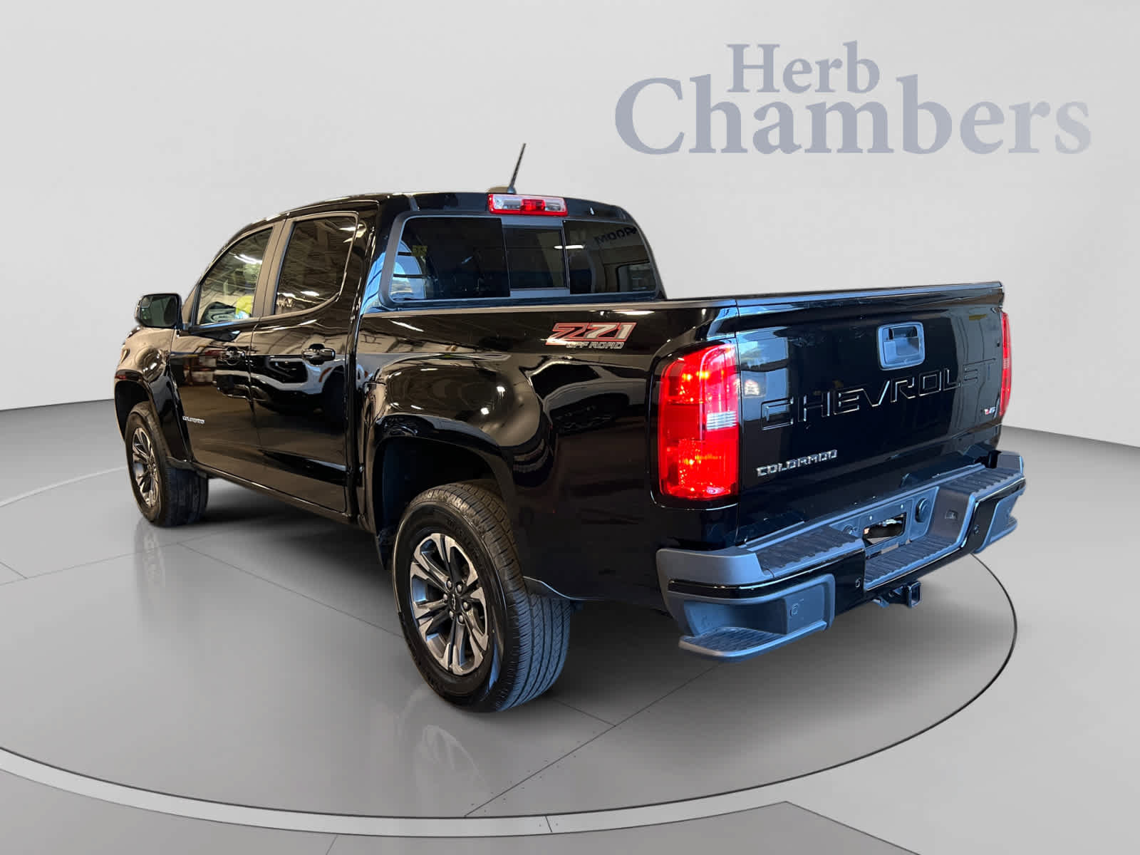 Used 2021 Chevrolet Colorado Z71 AWD/4WD image 3