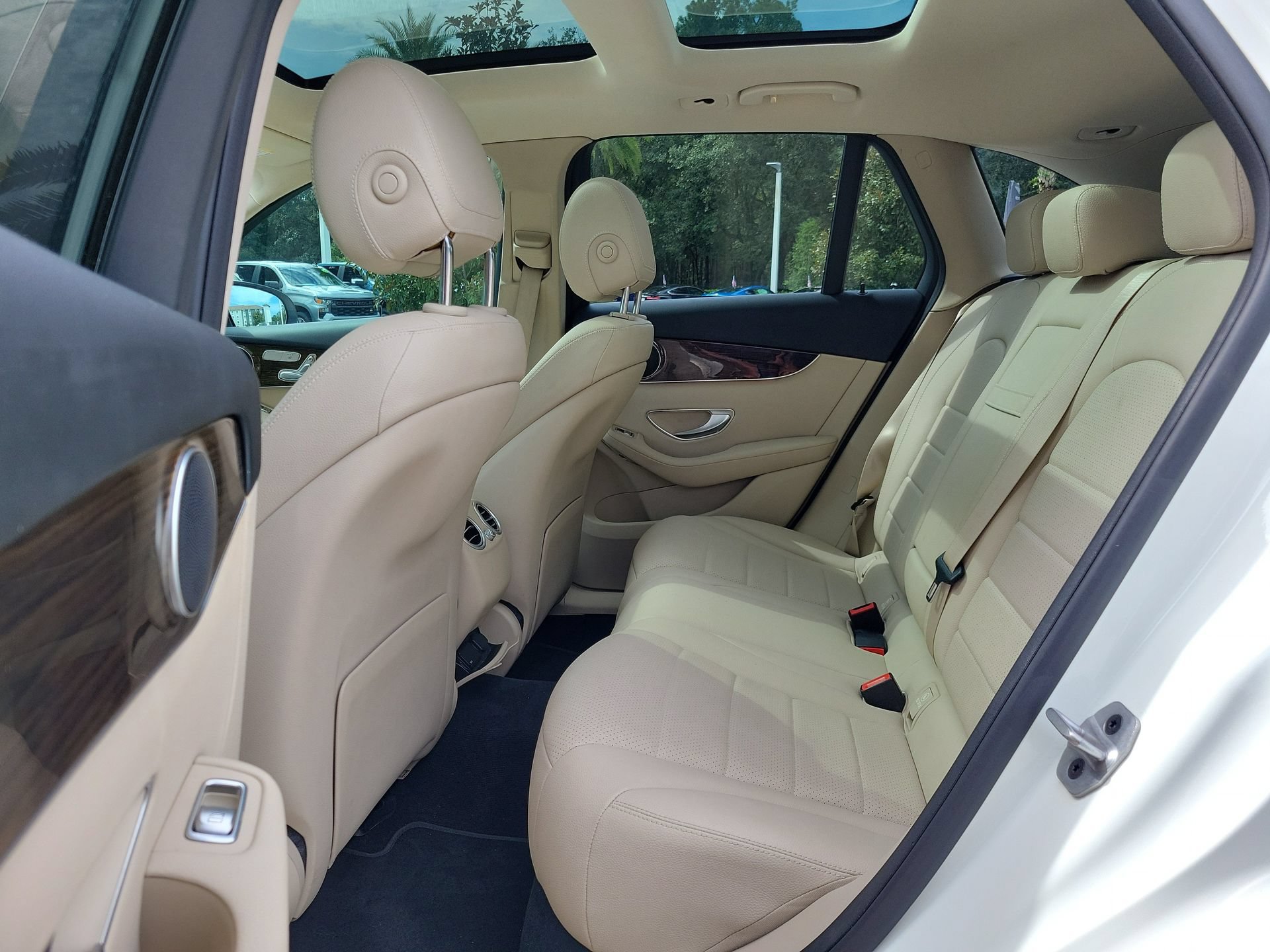 Used 2021 Mercedes-Benz GLC 300 w/ Premium Package image 17