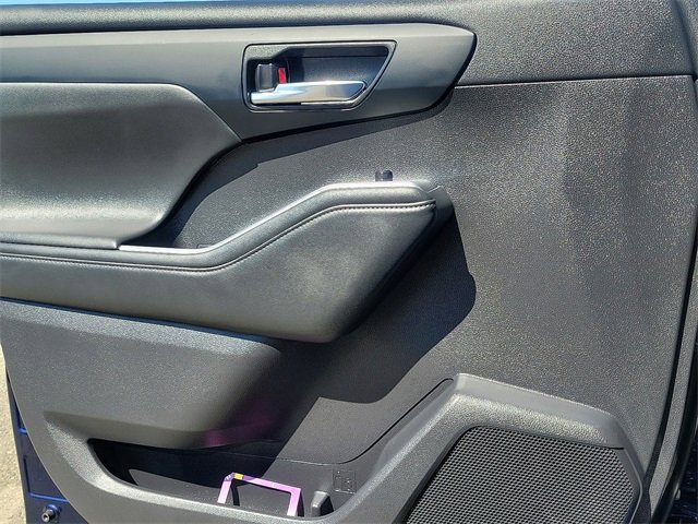 Used 2022 Toyota Highlander XLE image 19