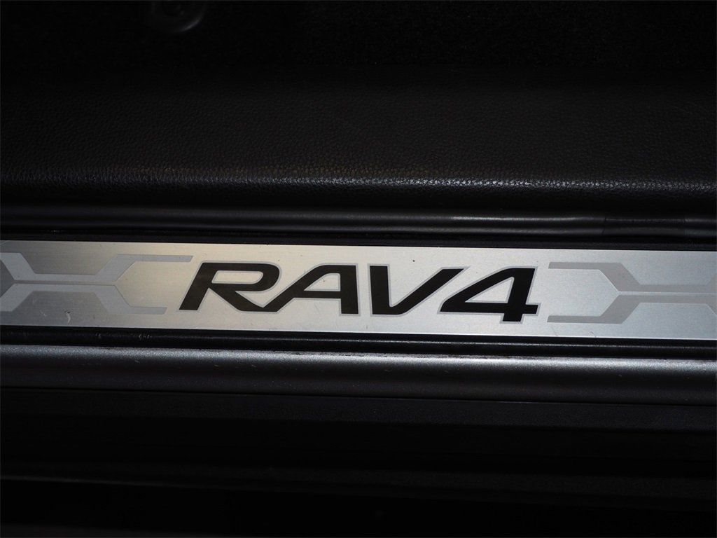 Used 2021 Toyota RAV4 LE image 26