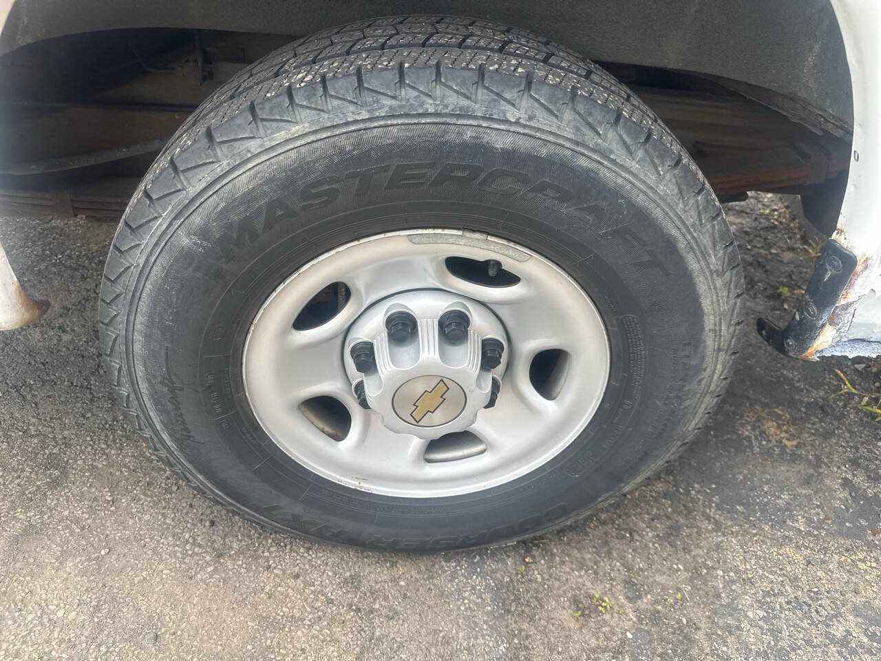 Used 2005 Chevrolet Express 2500 RWD image 24