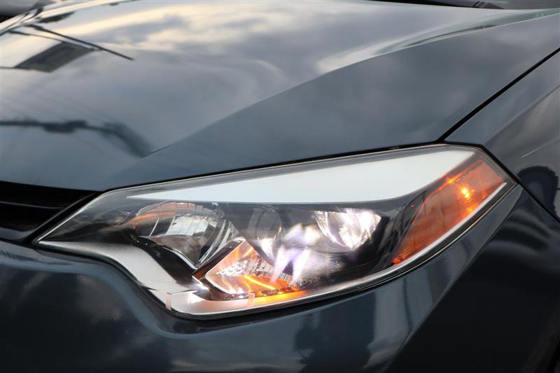 Used 2014 Toyota Corolla LE image 21