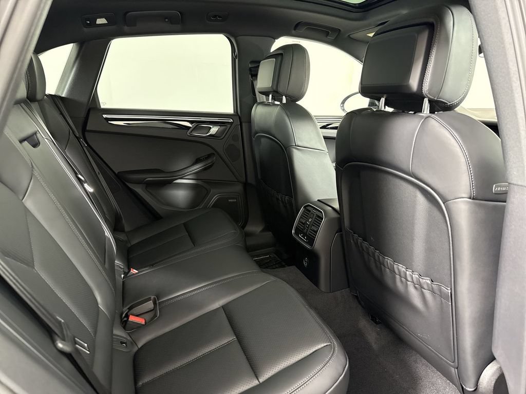 New 2026 Porsche Macan AWD/4WD image 25