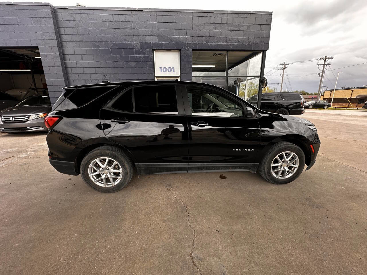 Used 2023 Chevrolet Equinox LS image 9