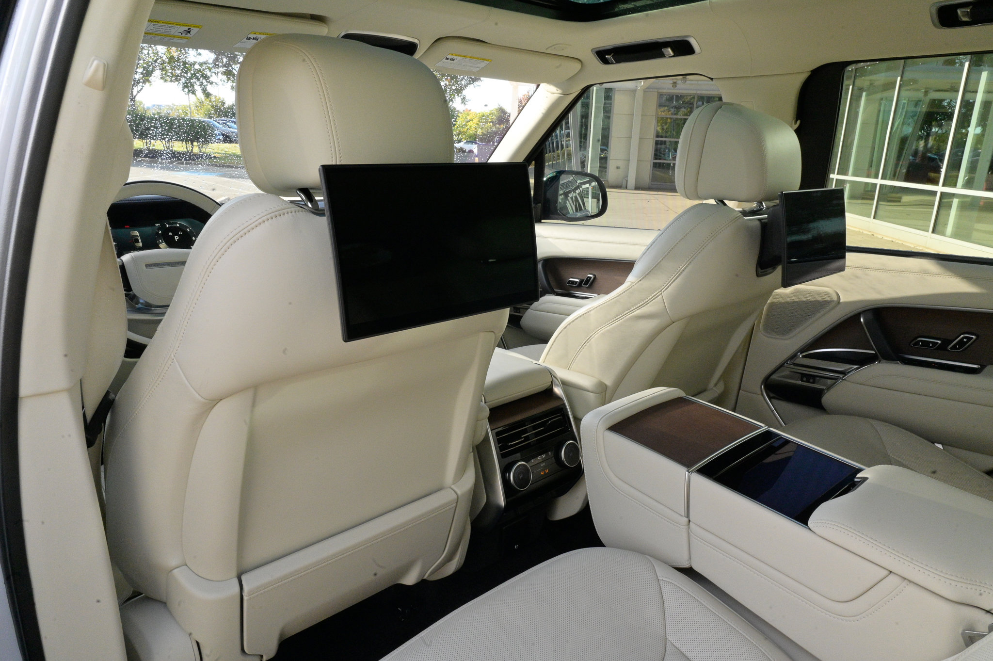 Used 2023 Land Rover Range Rover Autobiography image 35