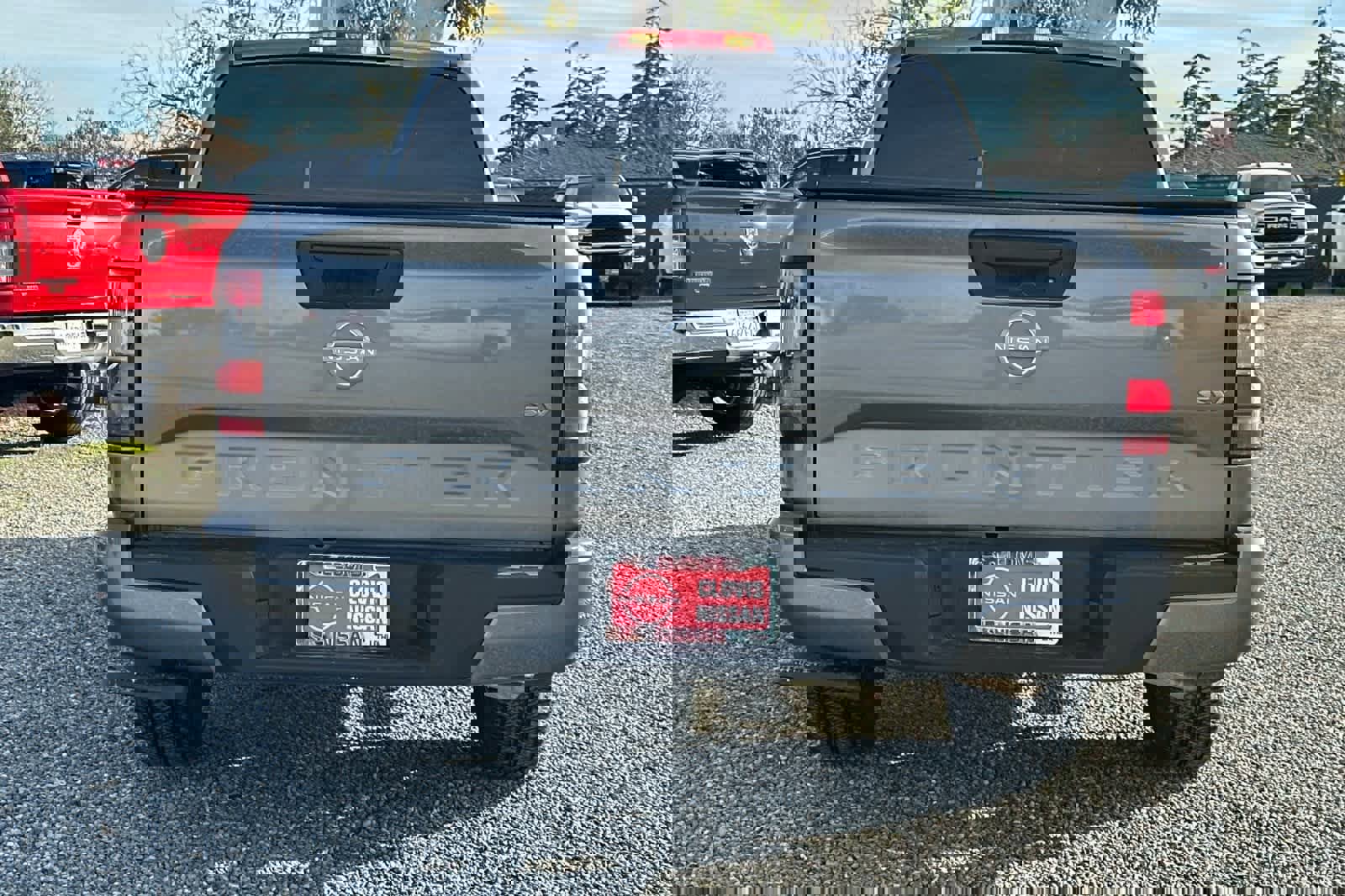 Used 2024 Nissan Frontier SV image 8