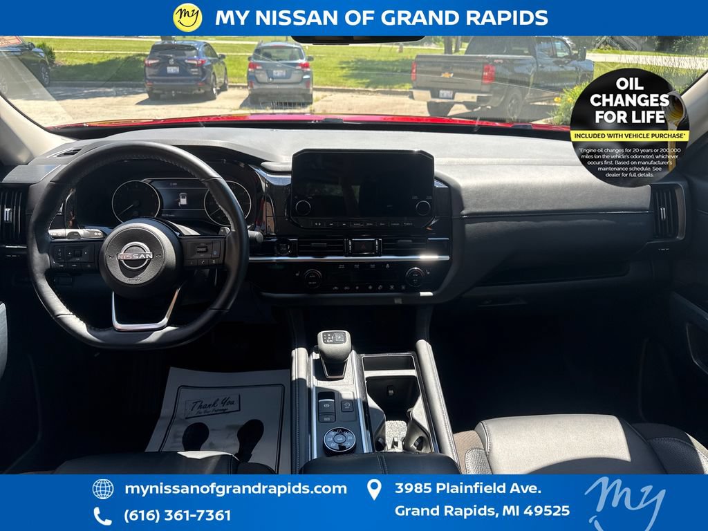 Used 2025 Nissan Pathfinder SL AWD/4WD image 13
