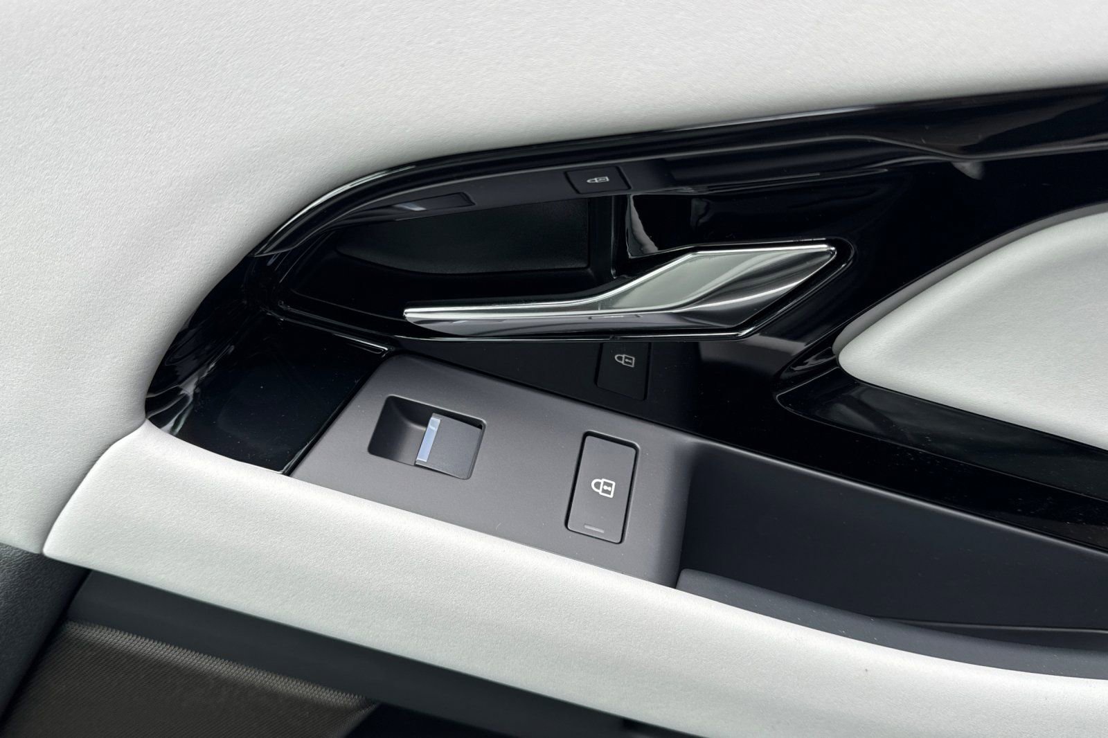 New 2026 Land Rover Range Rover Evoque S AWD/4WD image 19