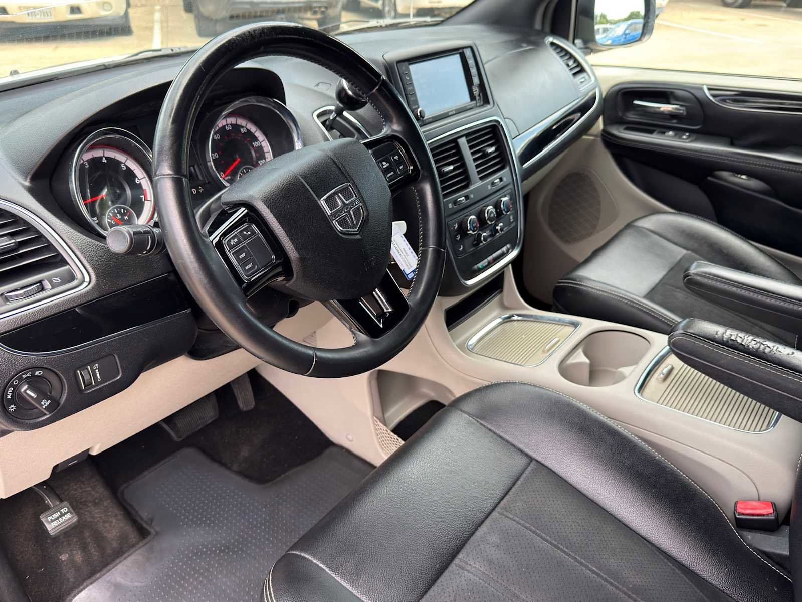 Used 2019 Dodge Grand Caravan SXT FWD image 11