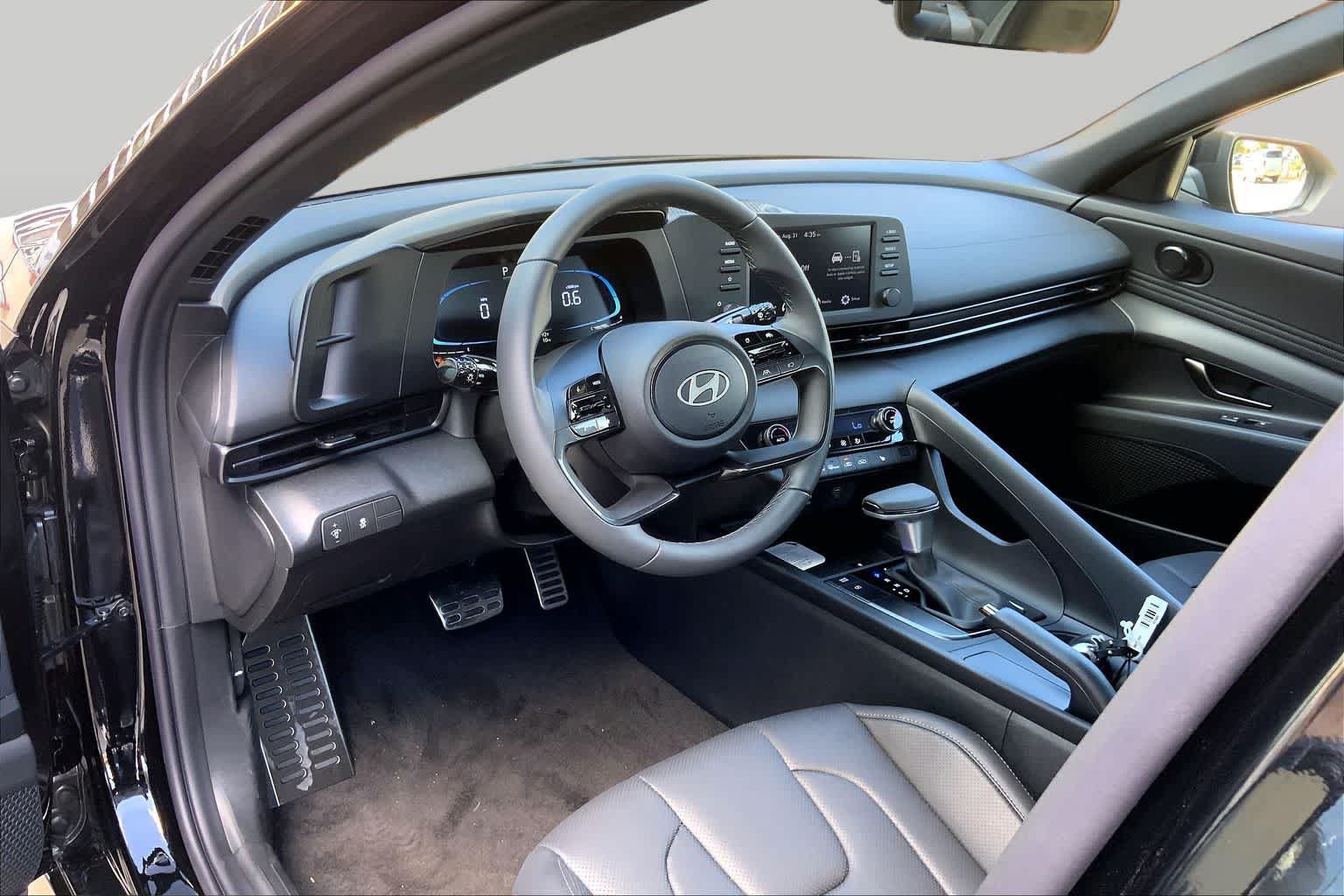 New 2026 Hyundai Elantra SEL Sport FWD image 9