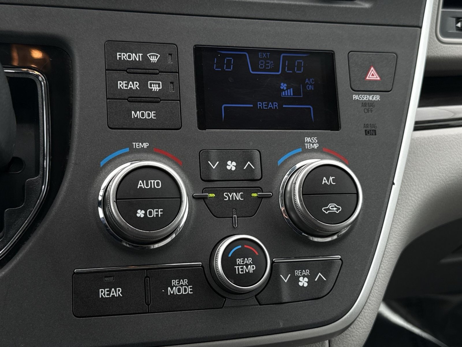 Used 2018 Toyota Sienna XLE Premium AWD/4WD image 21