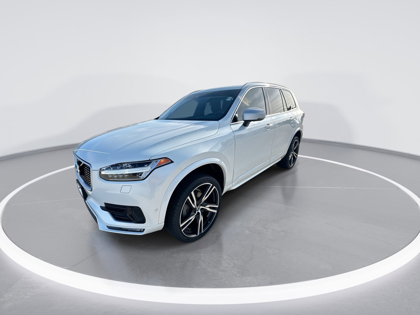 Used 2017 Volvo XC90 T6 R-Design w/ Vision Package AWD/4WD image 4