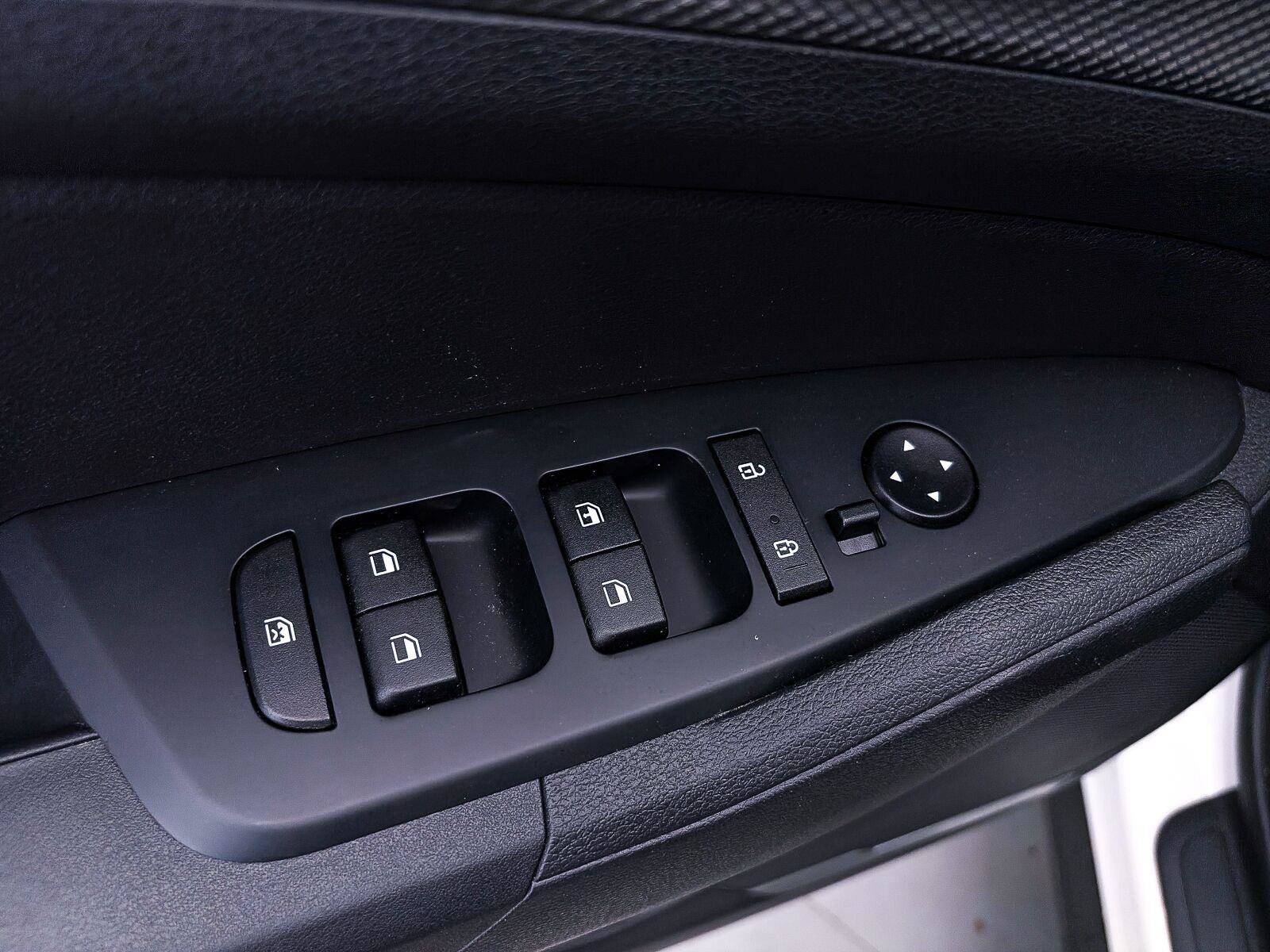 Used 2025 Kia Sportage LX FWD image 18