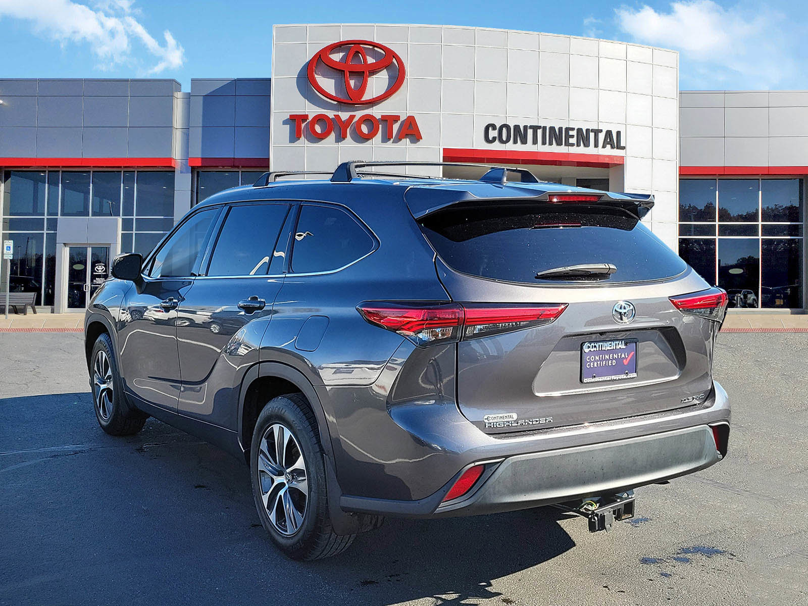 Used 2021 Toyota Highlander XLE image 4