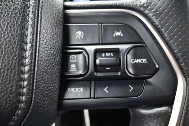 Used 2025 Toyota 4Runner SR5 AWD/4WD image 19
