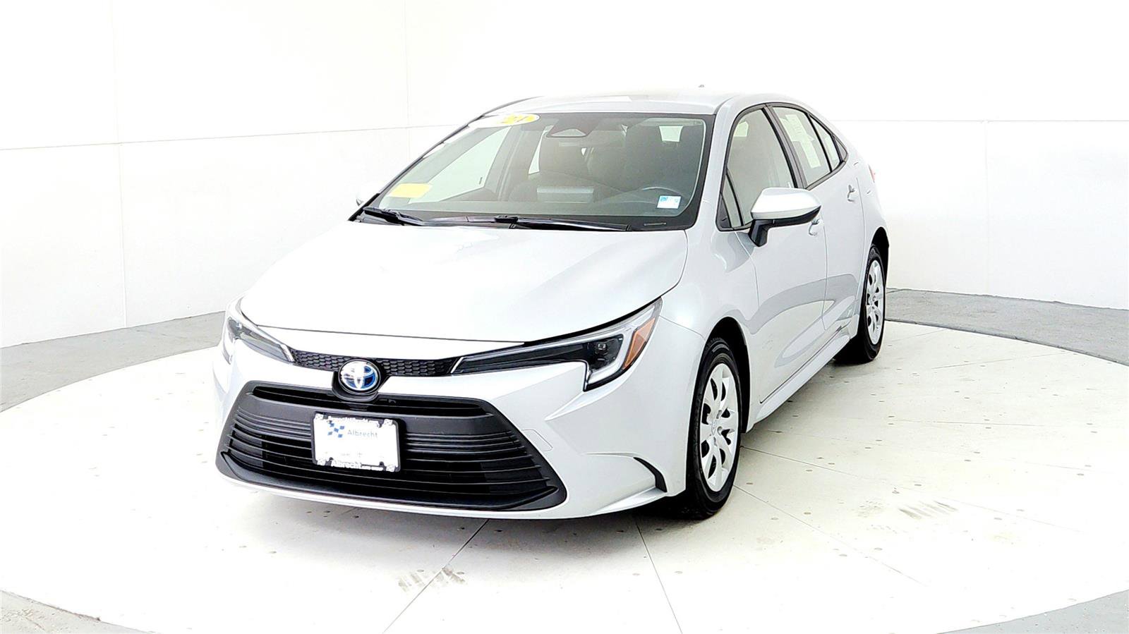 Used 2024 Toyota Corolla LE image 2