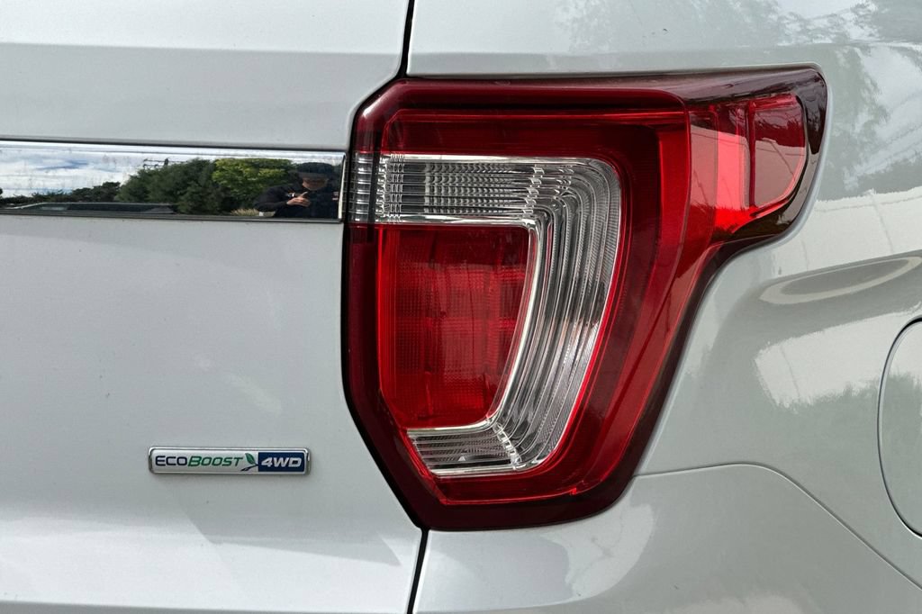 Used 2018 Ford Explorer XLT AWD/4WD image 27