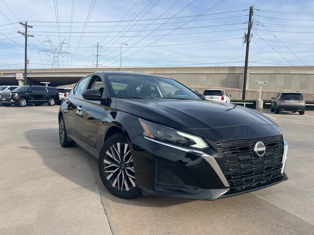 Used 2025 Nissan Altima 2.5 SV image 2