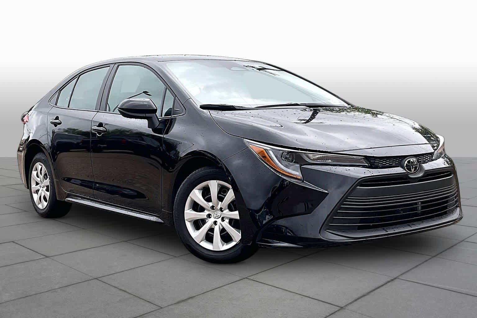 Used 2025 Toyota Corolla LE FWD image 3