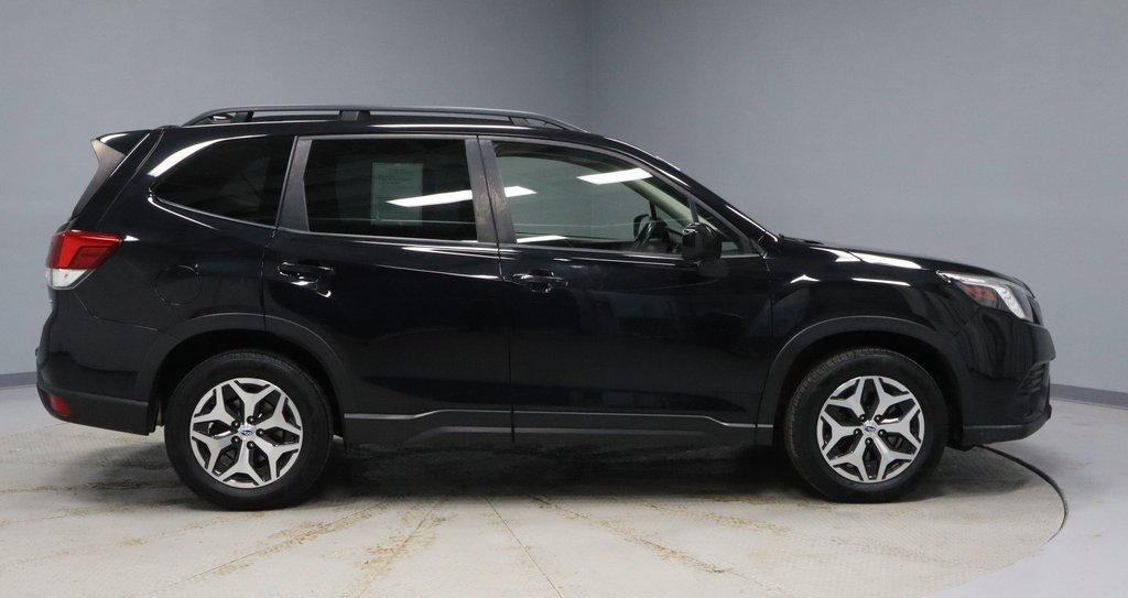 Used 2022 Subaru Forester Premium image 12