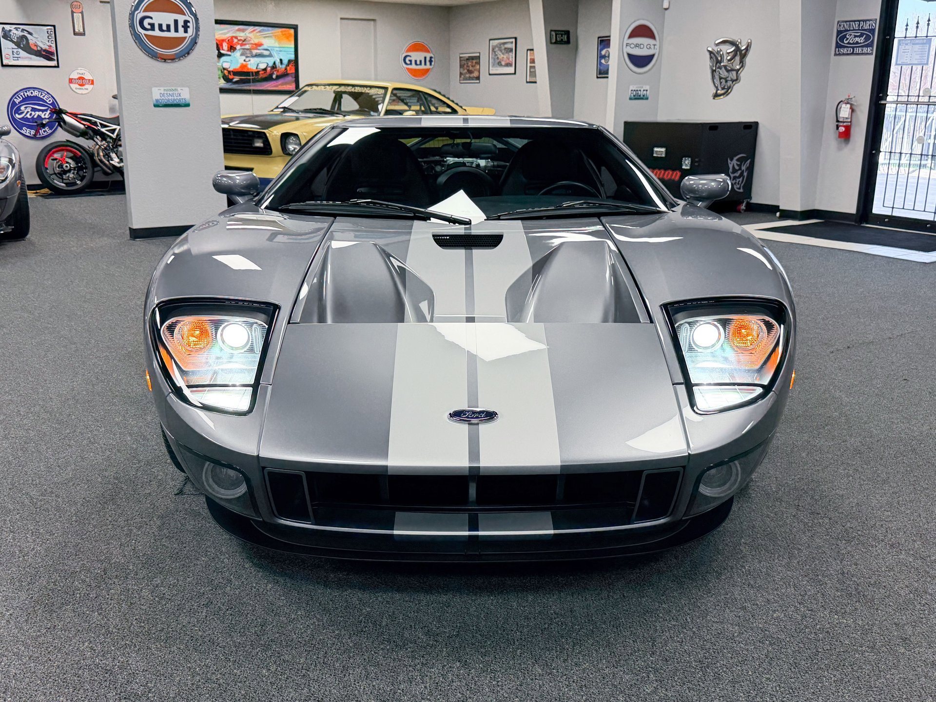 Used 2006 Ford GT image 17