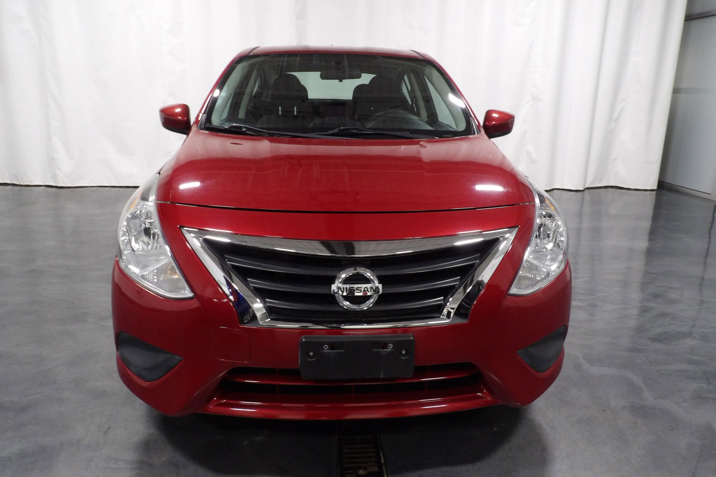 Used 2017 Nissan Versa SV image 2