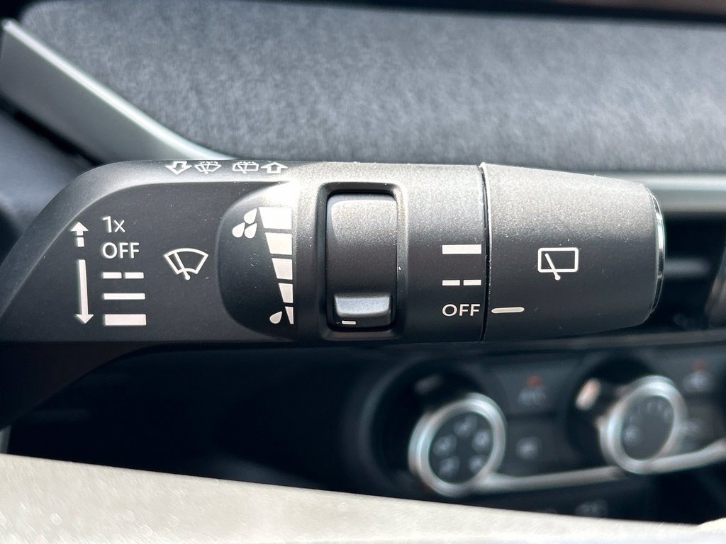 Certified 2025 Nissan Kicks SV FWD image 29