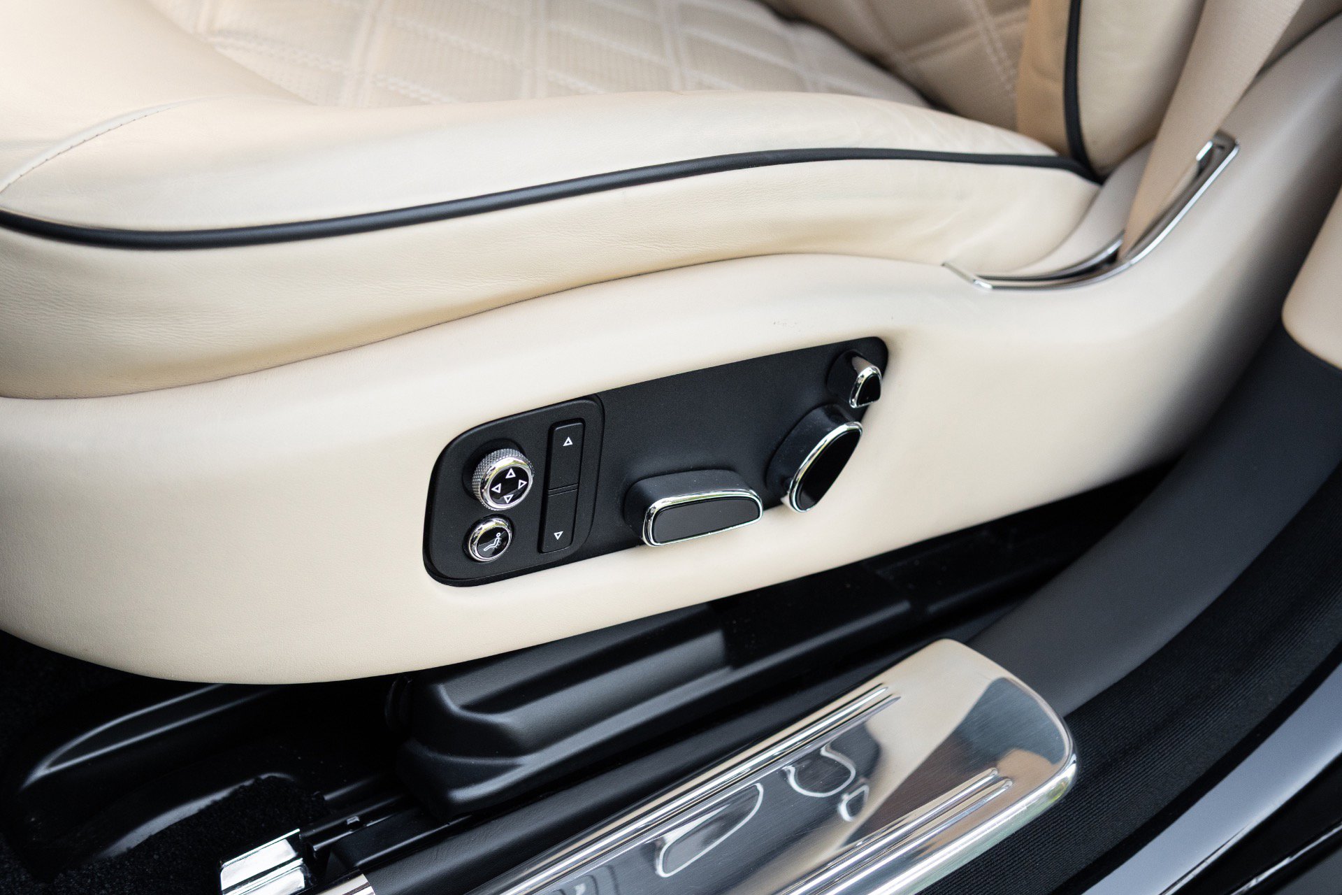 Used 2014 Bentley Mulsanne RWD image 38