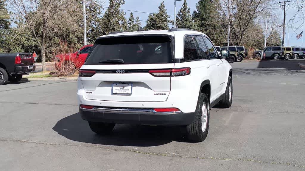 Used 2023 Jeep Grand Cherokee Laredo image 8