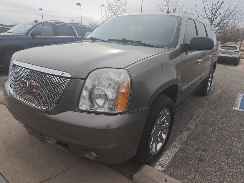 Used 2011 GMC Yukon XL Denali image 1