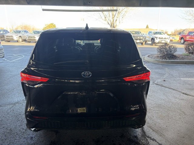 Used 2021 Toyota Sienna XSE image 6