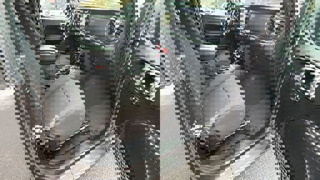 Used 2023 Jeep Wrangler Sport S image 17