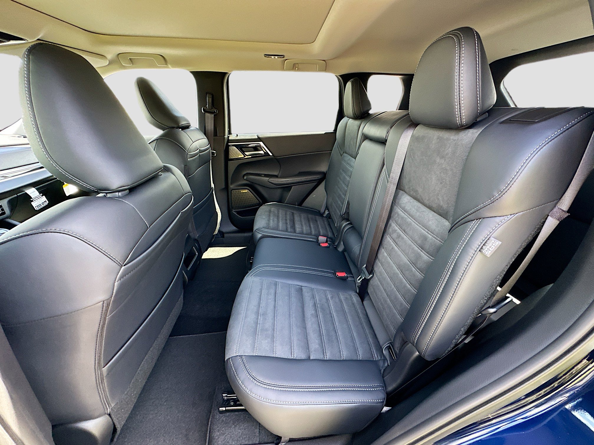 New 2025 Mitsubishi Outlander SE image 17