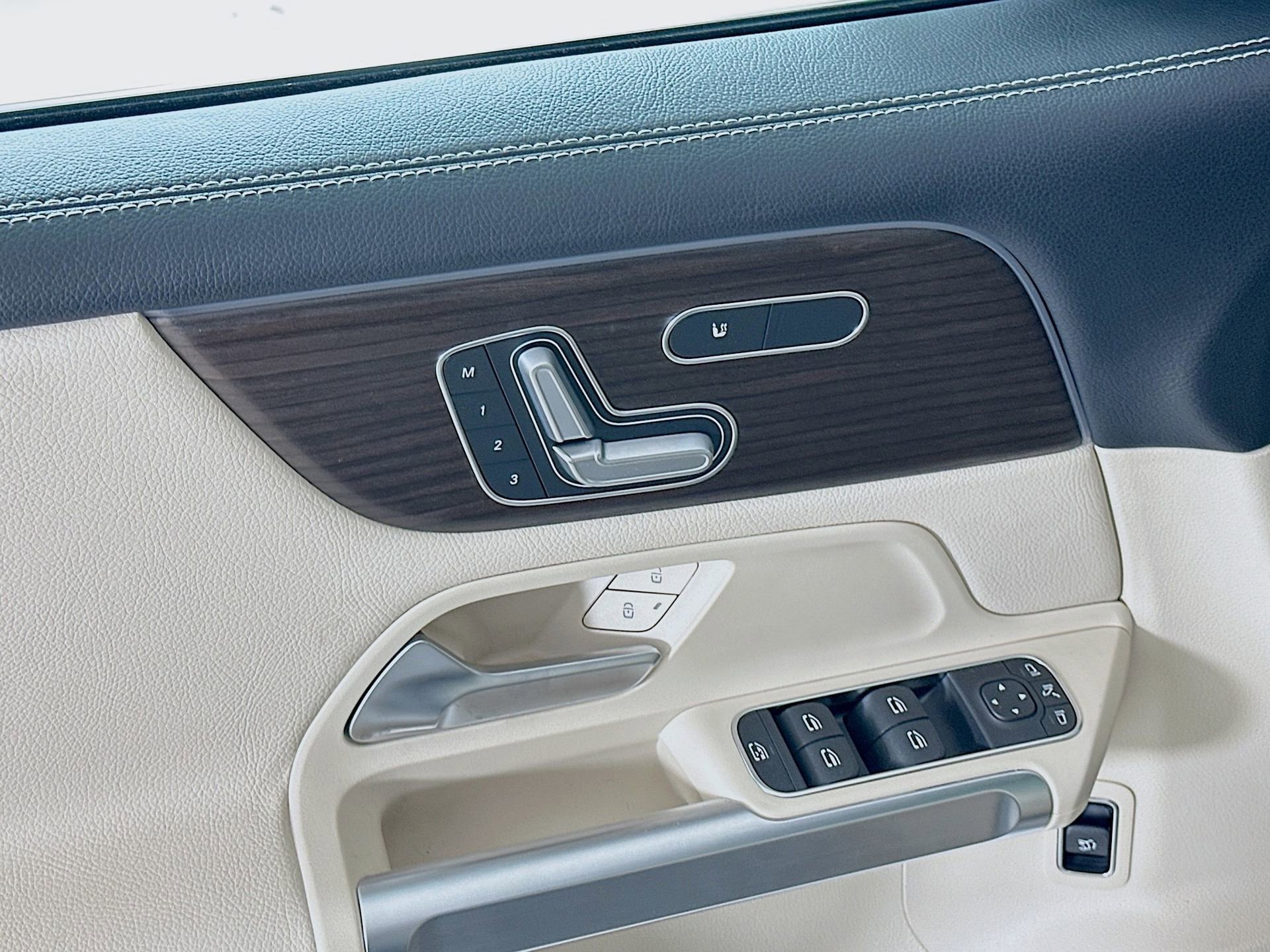 New 2026 Mercedes-Benz GLB 250 image 19