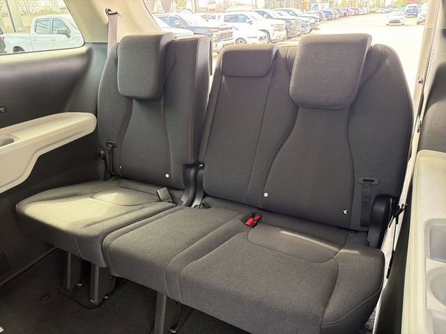 Used 2023 Kia Carnival LX FWD image 24