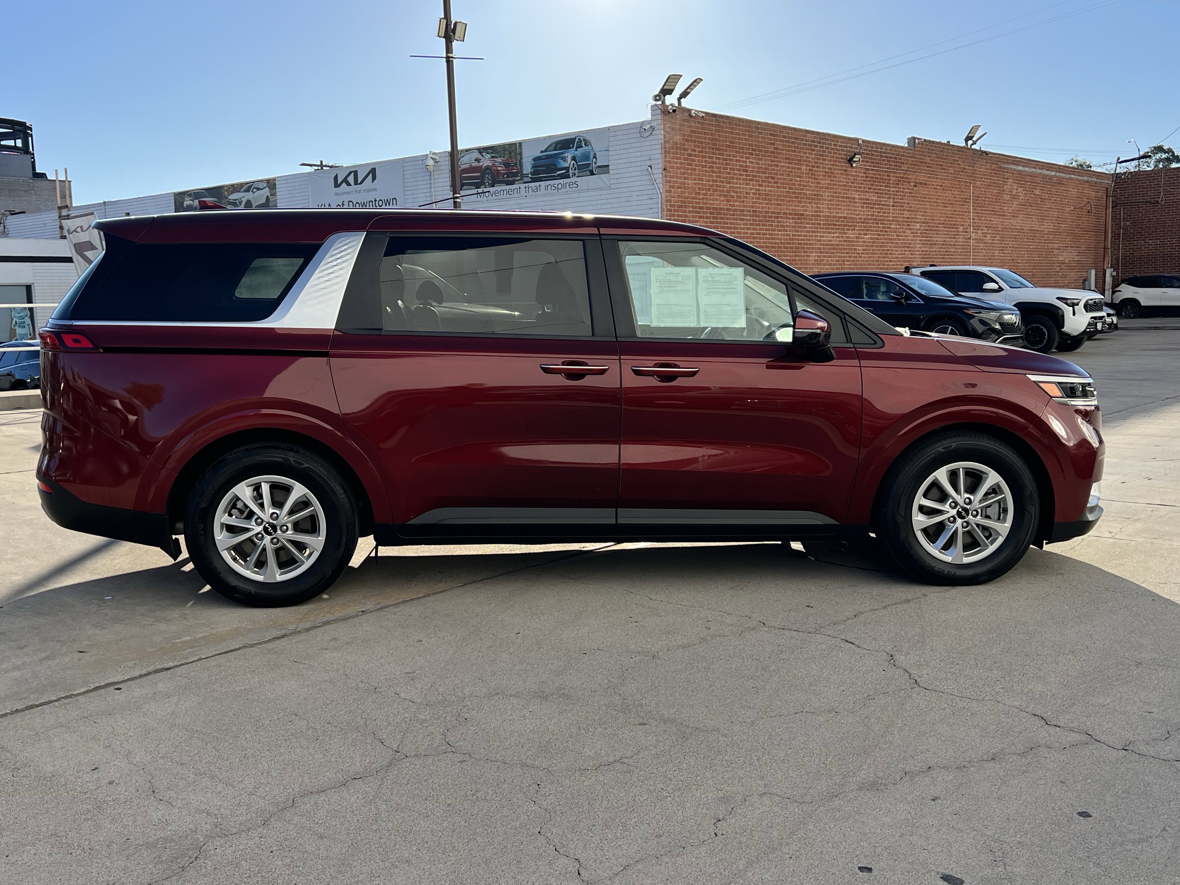 Used 2024 Kia Carnival LX image 7