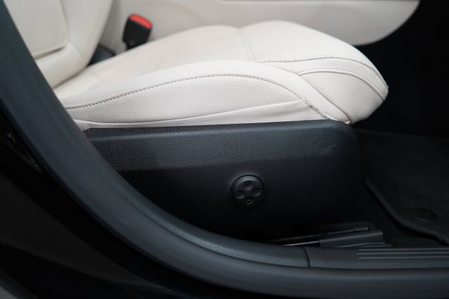 Used 2025 Mercedes-Benz C 300 4MATIC Sedan image 50