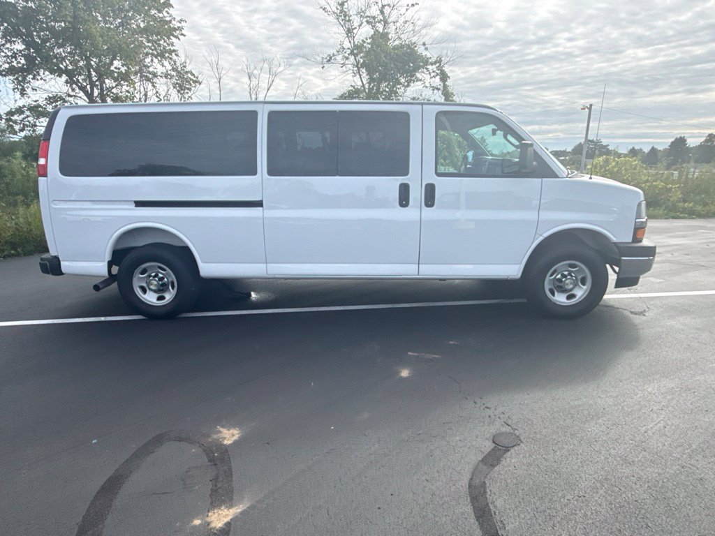 Used 2025 Chevrolet Express 3500 LT w/ LT Preferred Equipment Group RWD image 11