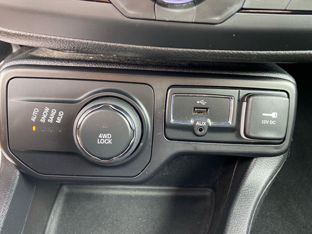 Used 2018 Jeep Renegade Latitude AWD/4WD image 14