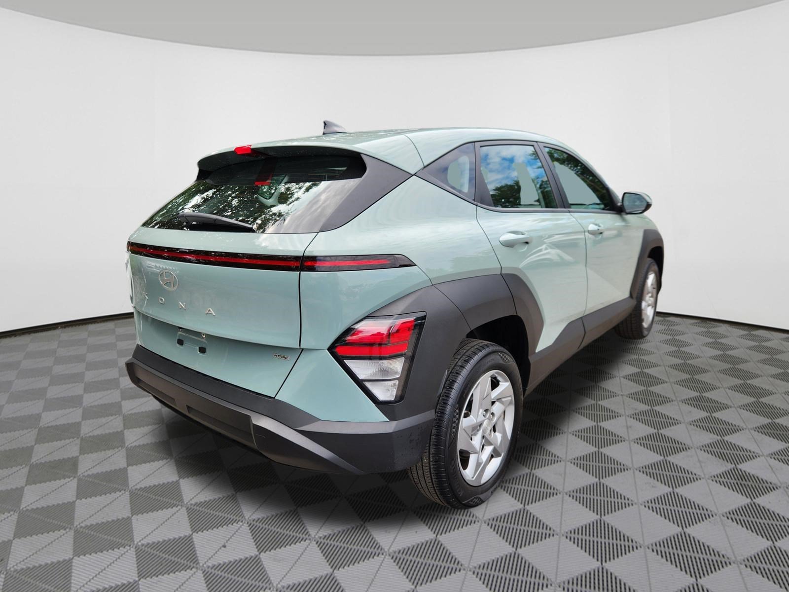 Certified 2024 Hyundai Kona SE AWD/4WD image 4