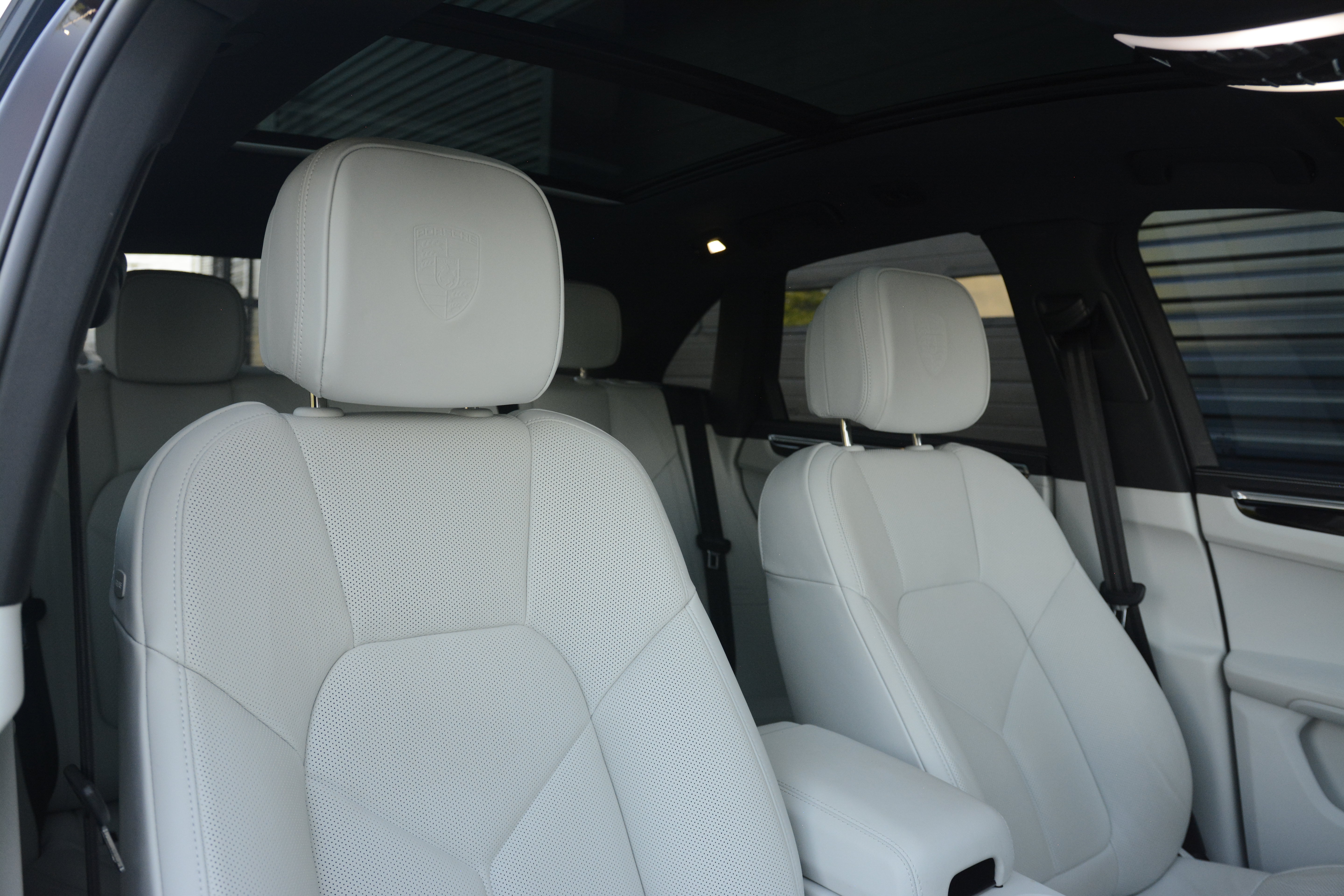 Certified 2026 Porsche Macan AWD/4WD image 27