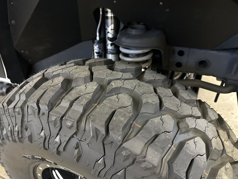 Used 2015 Jeep Wrangler Unlimited Rubicon w/ Connectivity Group AWD/4WD image 10