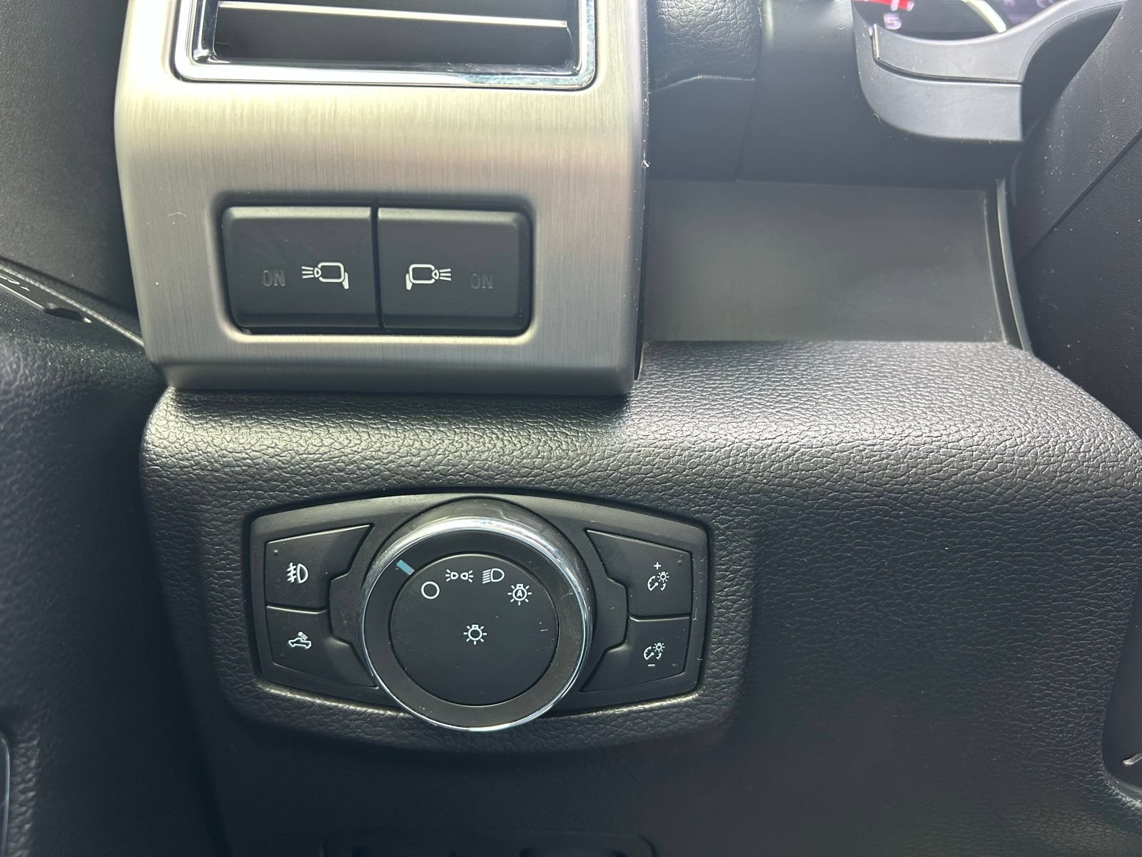 Used 2021 Ford F350 Platinum w/ FX4 Off-Road Package AWD/4WD image 16