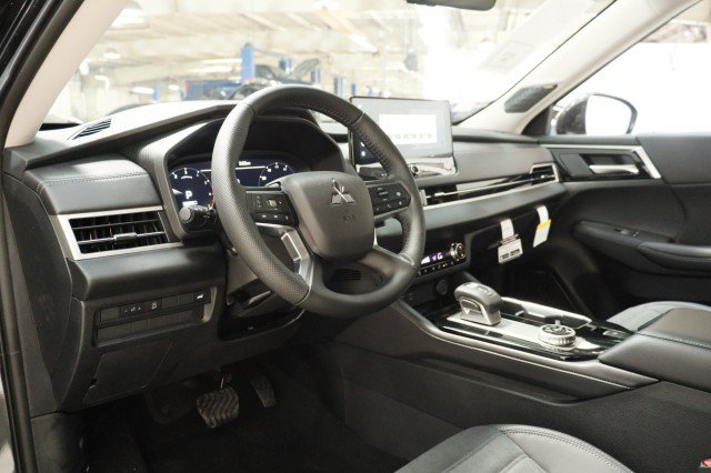 New 2026 Mitsubishi Outlander SE FWD image 5