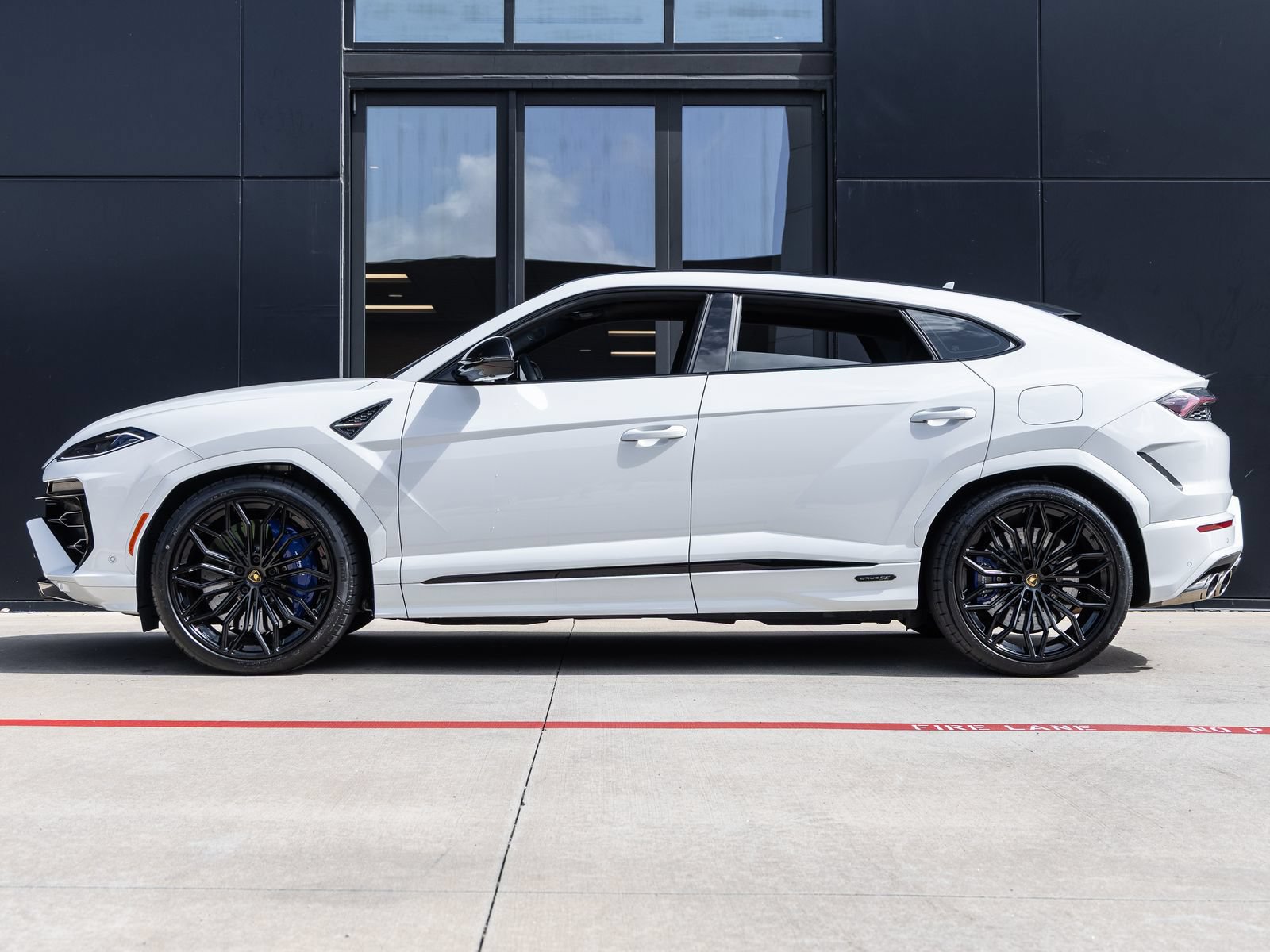 Used 2025 Lamborghini Urus S AWD/4WD image 9