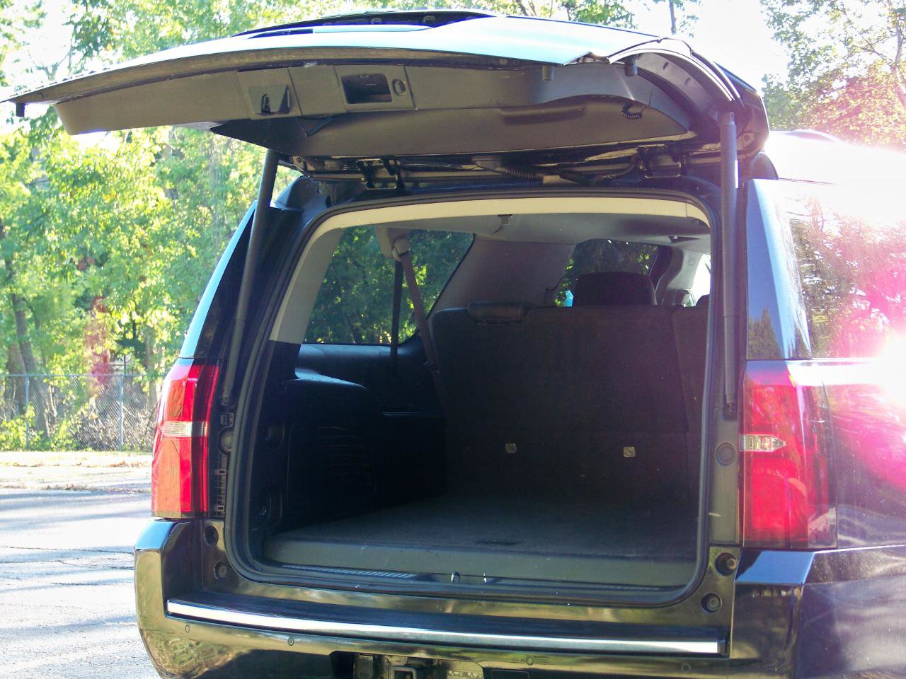 Used 2015 Chevrolet Suburban LTZ image 13